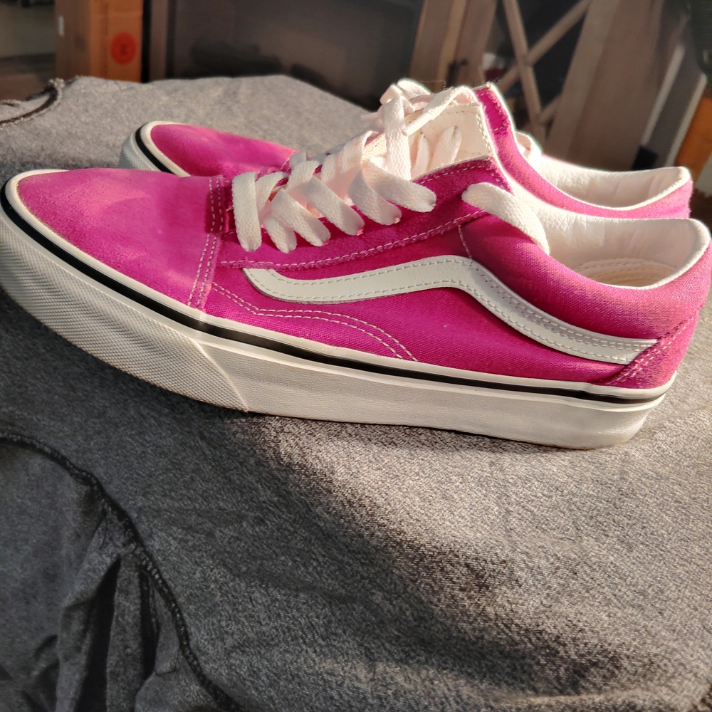 Vans Women's Pink Low-Top Canvas Sneakers with White Stripe